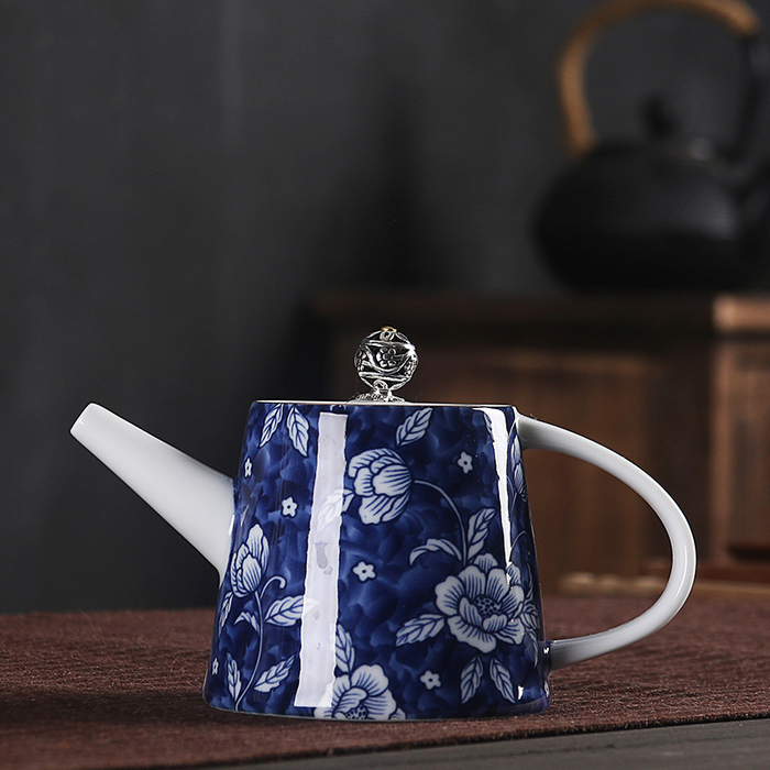Elegant Blue Flowers Teapot-7